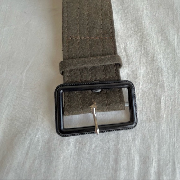 Men's Army Green Tactical Style Grommet Canvas Belt - Picture 4 of 12